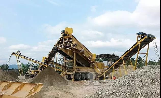 移動粉磚渣機