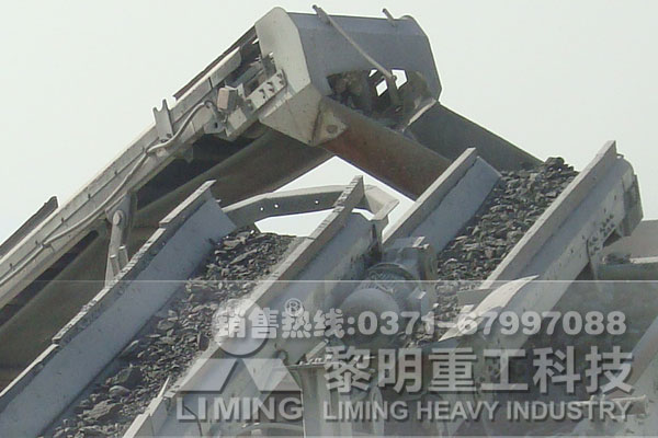 河北日處理量1100噸的建筑垃圾移動破碎站工作現場5