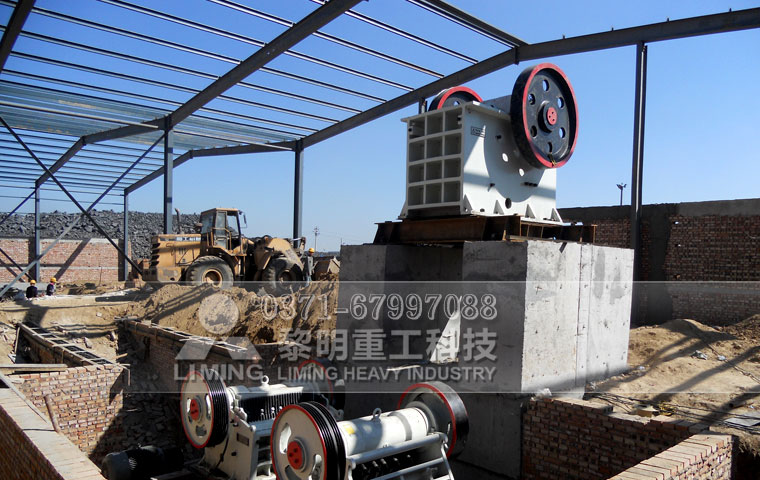 PE顎式<a href='http://www.lsjy.org/' target='_blank'><u><a href='http://www.lsjy.org/market/1235.html' target='_blank'><u>破碎機</u></a></u></a>