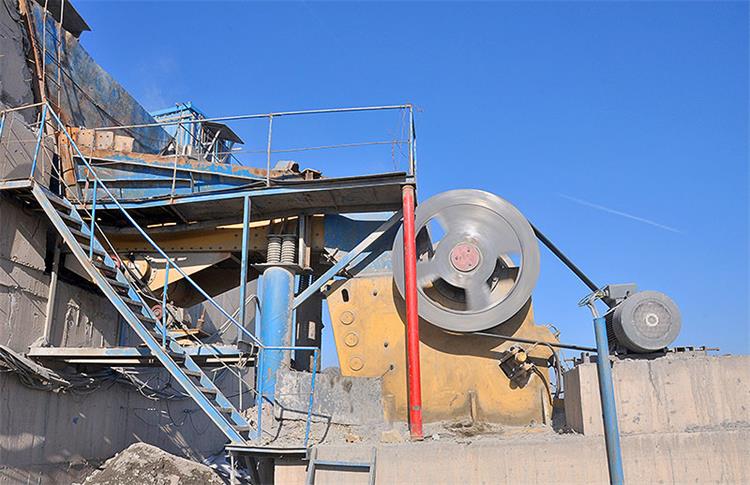鄂式石頭破碎機，鄂式<a href='http://www.lsjy.org/technology/1433.html' target='_blank'><u>粉碎機</u></a>