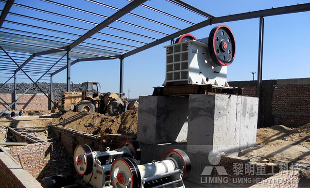 鄂式破碎機工作現場