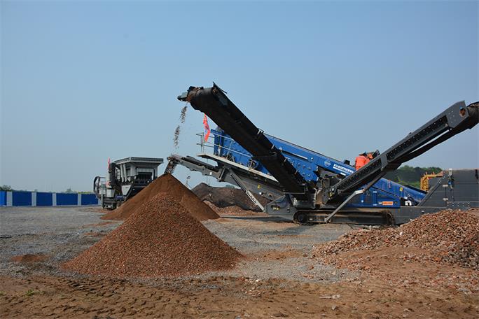 移動式混凝土破碎站，移動式建筑垃圾破碎機