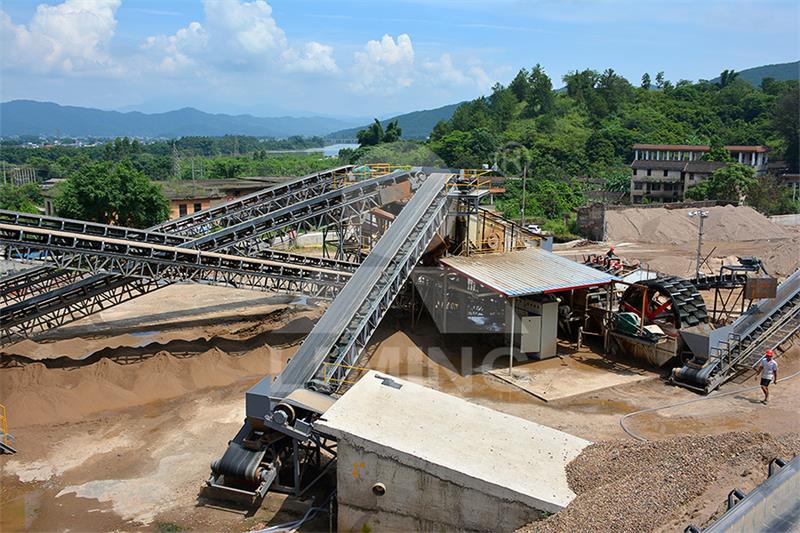 河卵石制砂現場