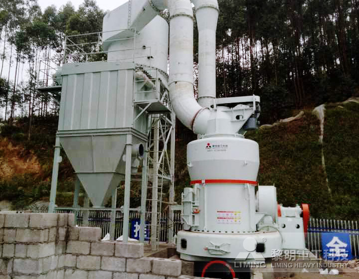 正在安裝的<a href='/mtwmofenji/' target='_blank'><u>歐版磨粉機</u></a>
